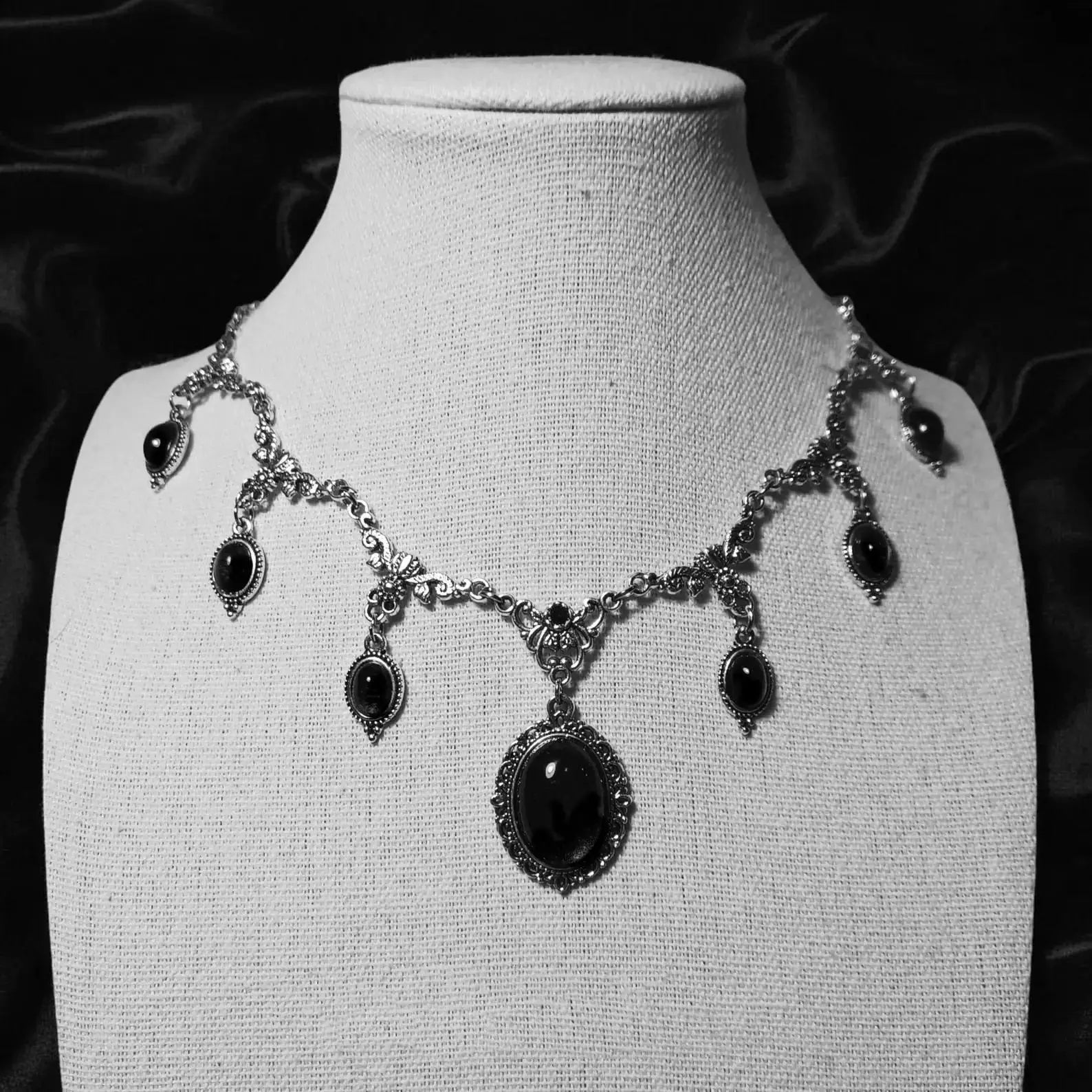 Vampire Cameo Choker